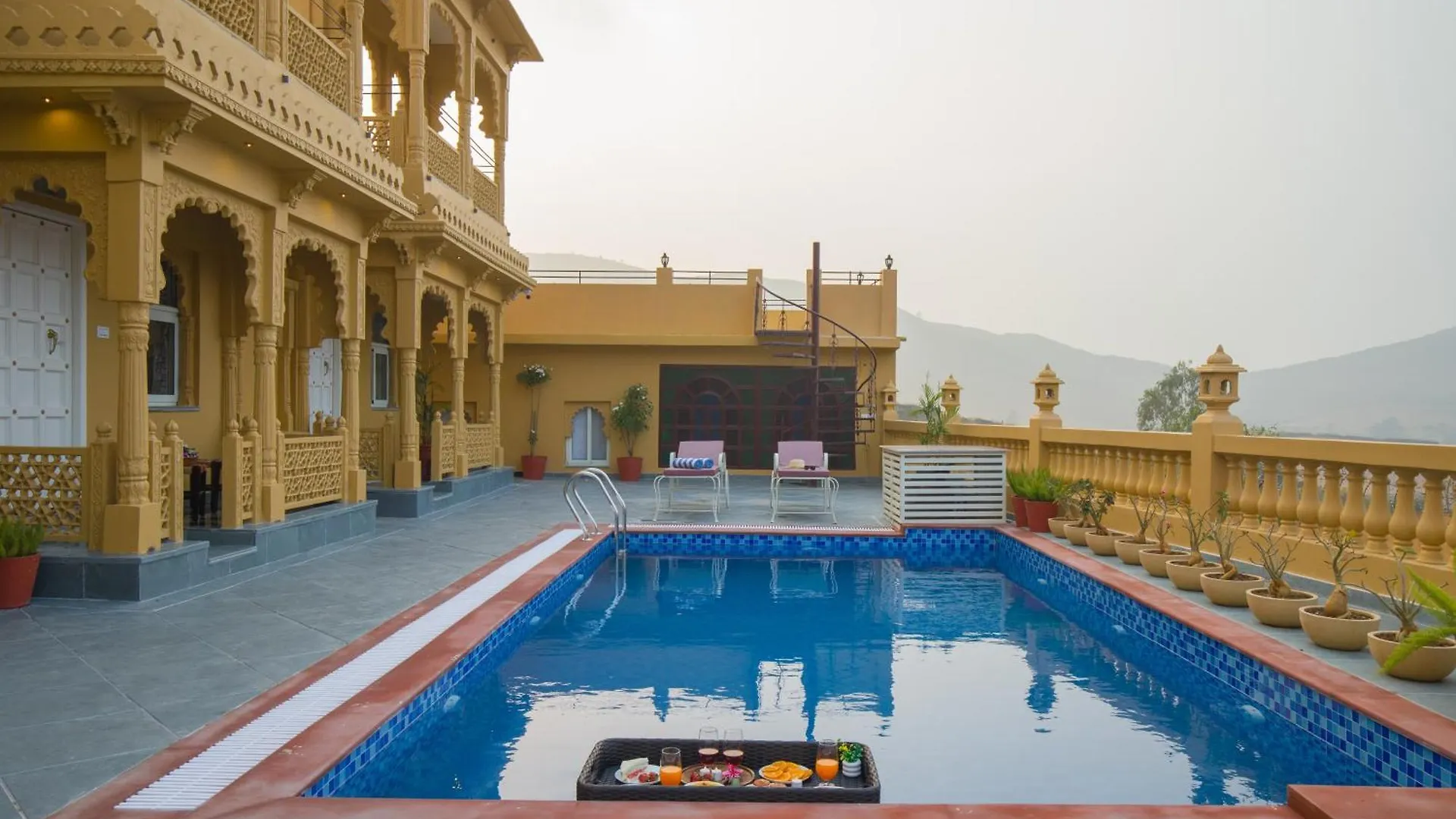 Elivaas Amber Royale 3 Bhk With Pvt Pool & Terrace Βίλα Ουνταϊπούρ 0*,