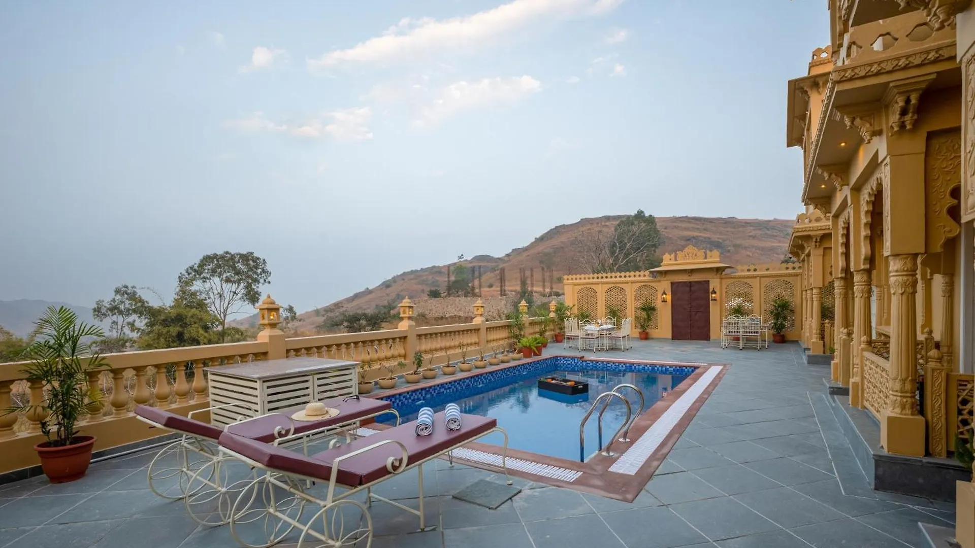 Elivaas Amber Royale 3 Bhk With Pvt Pool & Terrace Βίλα Ουνταϊπούρ Ινδία