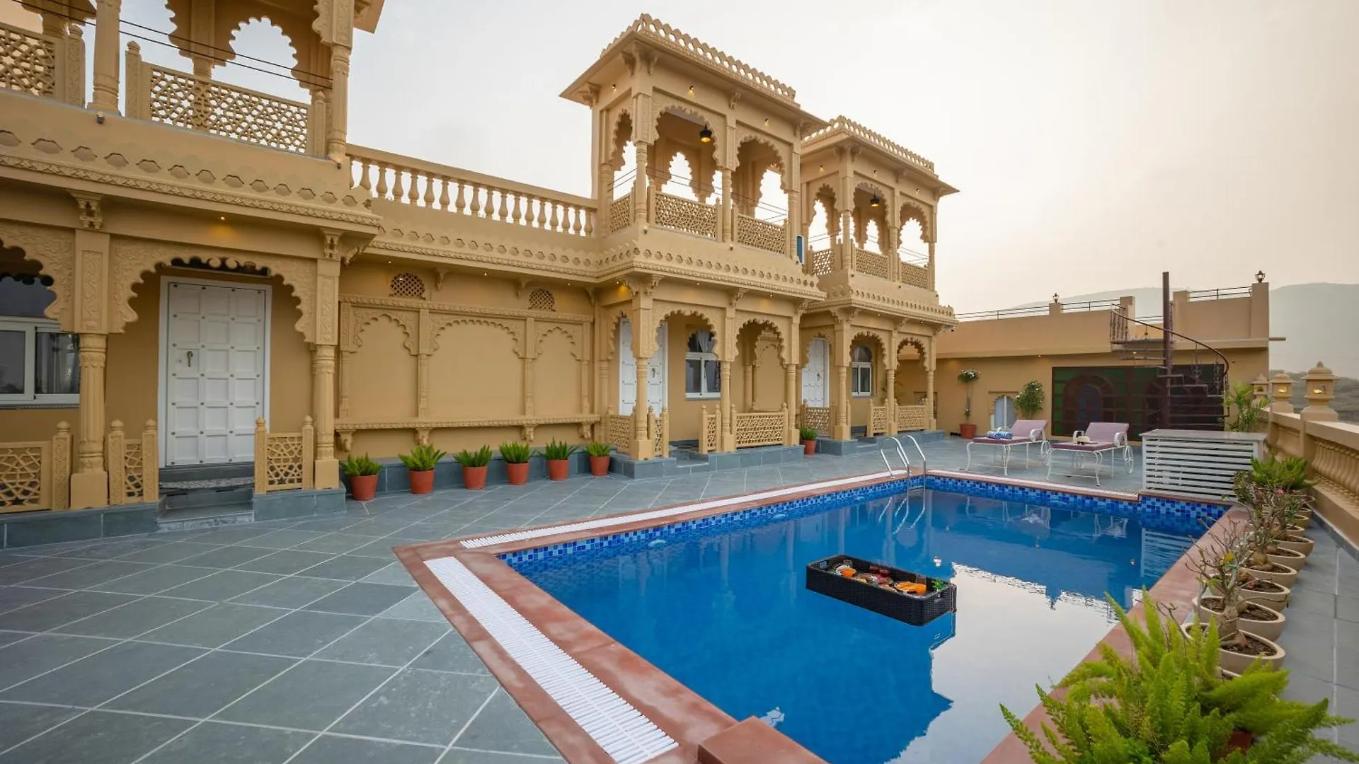 Elivaas Amber Royale 3 Bhk With Pvt Pool & Terrace Βίλα Ουνταϊπούρ