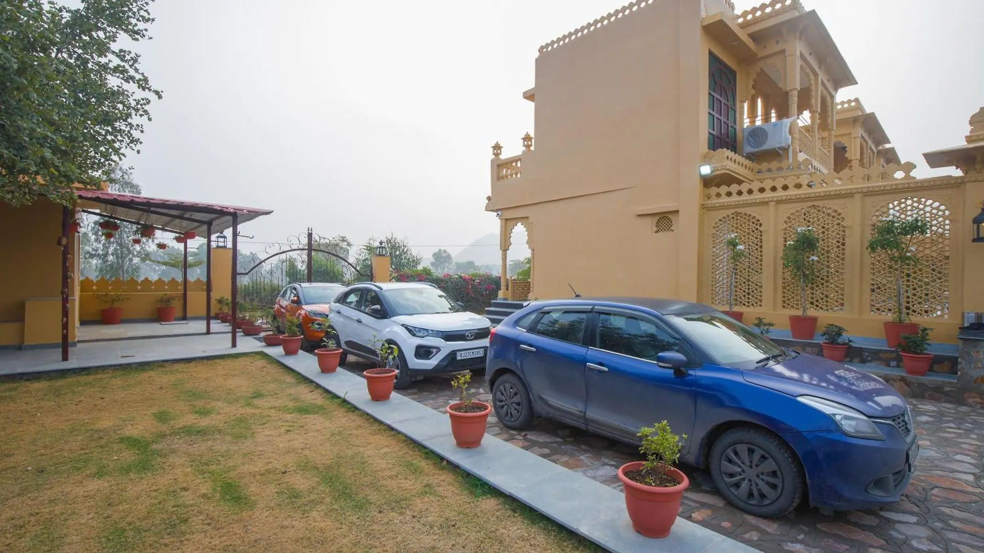 Elivaas Amber Royale 3 Bhk With Pvt Pool & Terrace Βίλα Ουνταϊπούρ